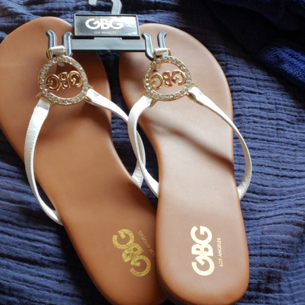 Like new Ariana GBG by Guess Sandals